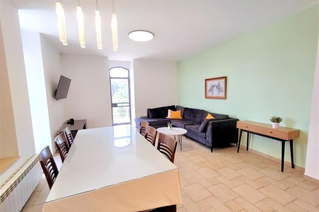 Family Apartment Near Old City Jerusalem Eksteriør billede